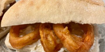 Bocadillo de Calamares en Madrid: Tradición con un Toque Especial en Sabor y Charla